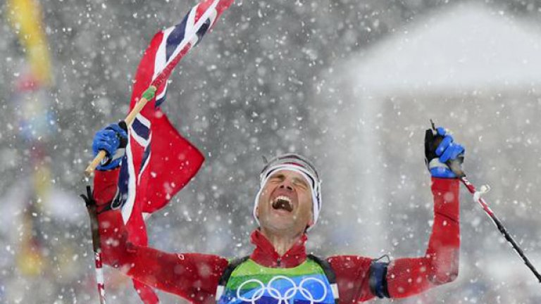 А това е най-великият норвежец в спорта. Оле Ейнар Бьорндален не играе футбол (за наше щастие), но има повече титли в биатлона, отколкото мачове на големи първенства има футболният им отбор.