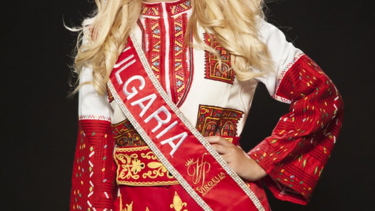 Българката Лидия Иванова ще се представи на конкурса Queen of the Universe в българска народна носия. Другото й представяне ще бъде по бански и с лентата на България