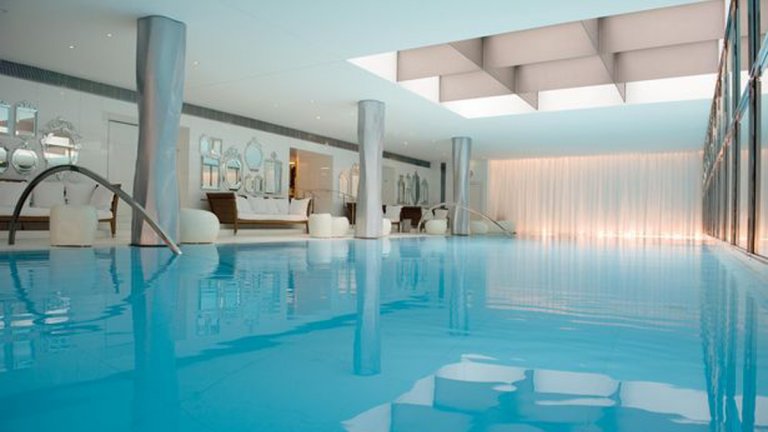 Хотелът струва на Меси по 20 хил. евро на вечер, но сигурността в него е под всякаква критика