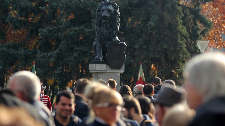 Състоя се първата официална церемония пред бронзовия лъв на НДК