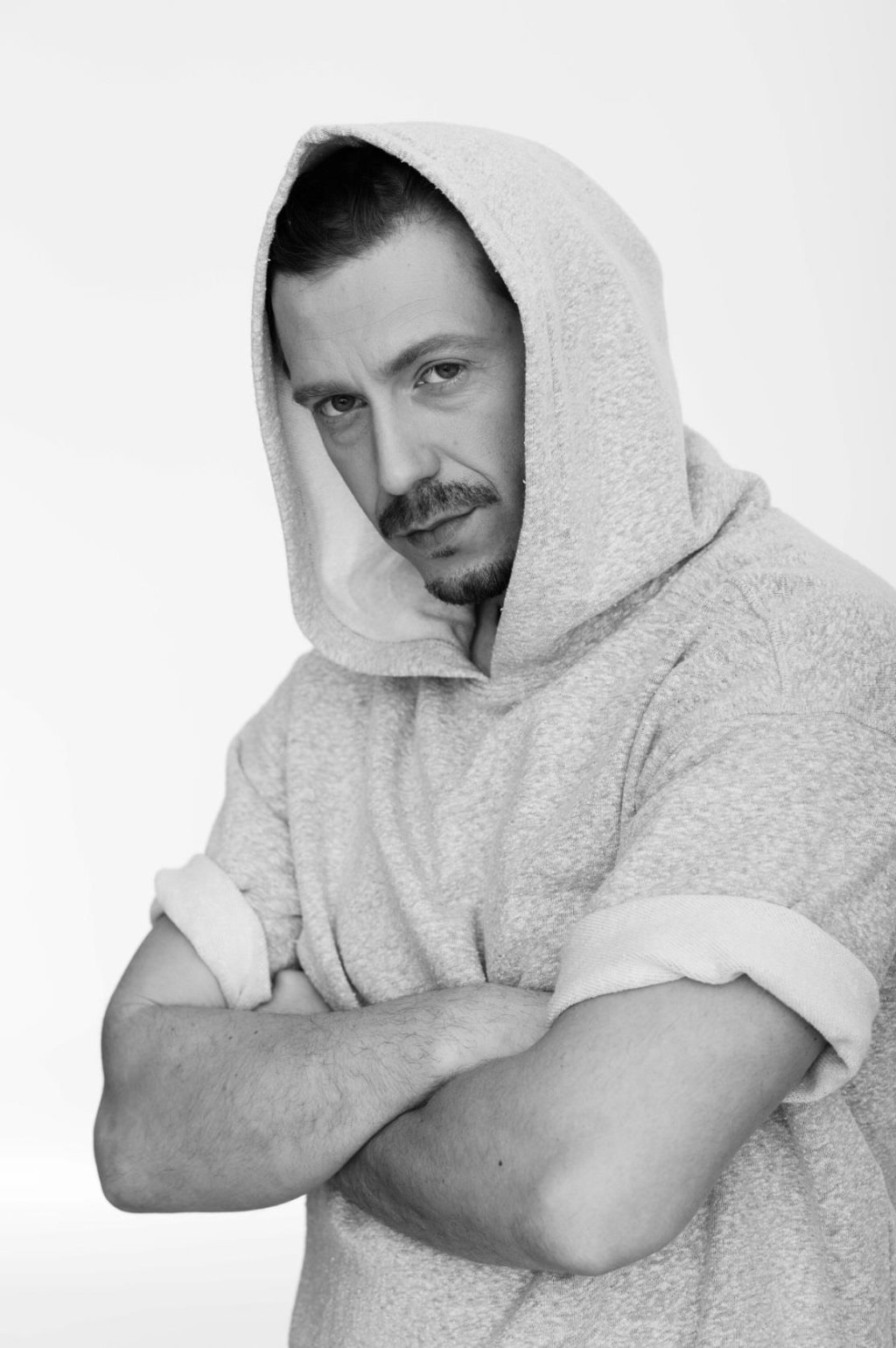 Калин Врачански - актьор
Суитчър H&M Studio SS 16 – 44,99 лв. 