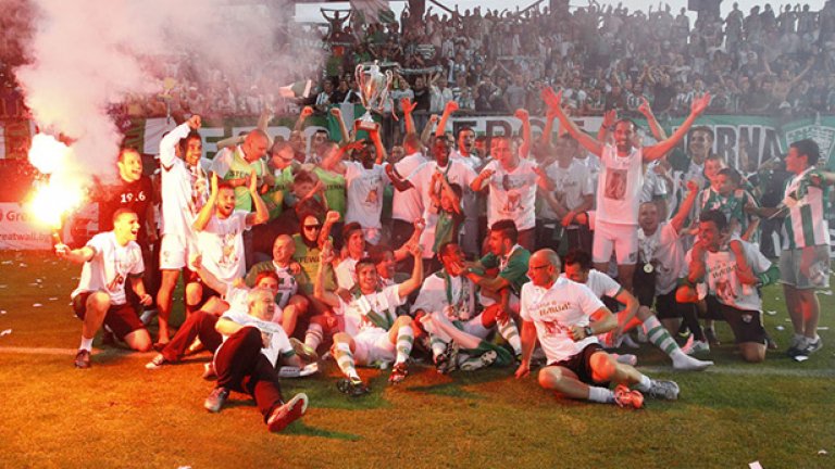 В тези мрачни четири години за софийския футбол, две купи на България отидоха в Берое.