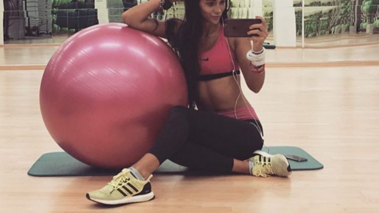 Като малка, е искала да стане дизайнер.