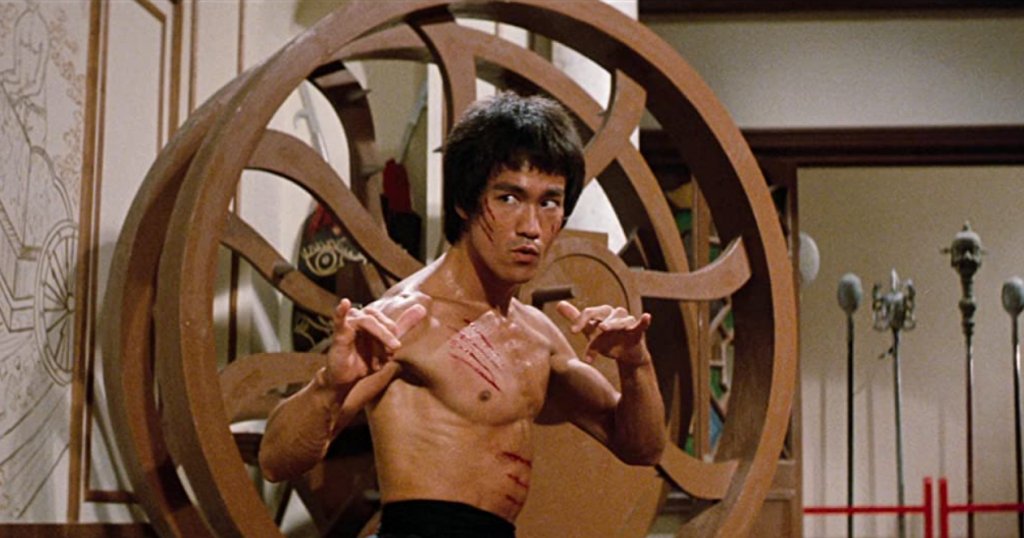 Enter the Dragon

За много хора това е най-великият филм за бойни изкуства изобщо. Той е последният на Брус Лий, като излиза само няколко седмици след мистериозната му смърт. Чисто в културно отношение със сигурност е филмът, който оказва най-голямо влияние през 70-те, а въздействието му продължава да се вижда и досега в екшън жанра. За това спомогна смъртта на Лий, която допринесе за митичния статус на Enter the Dragon, но дори ако погледнем отвъд този контекст, на лице пак остава един екшън шедьовър.