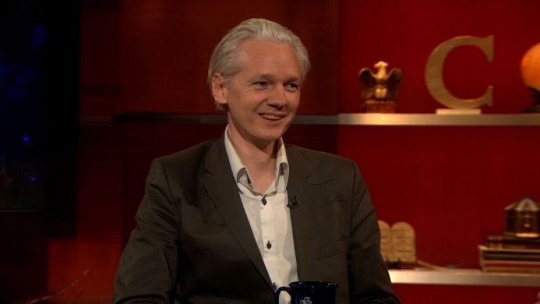 Интерпол издирва основателя на WikiLeaks Джулиан Асанж...