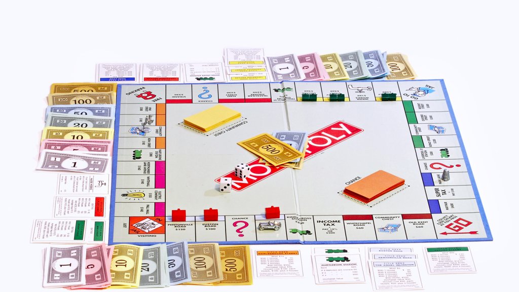 Monopoly_board_on_white_bg