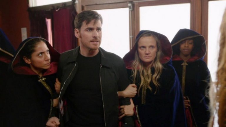 Once Upon A Time
Седмият сезон на "Имало едно време" е почти на своя финал като последният епизод ще бъде излъчен на 18 май. От ABC си позволиха лек ребуут на сериала си, което освежи действието и запрати зрителите в нова Приказна страна, разкъсвана от конфликт. Наближаващият финал е подходящ момент да наваксате със сериала, а ако не сте го опитали и искате нещо разпускащо за гледане - пробвайте. Все пак имате цели седем сезона на разположение и ако ви хареса, скоро няма да се налага да си търсите "нещо ново".
IMDB: 7,8/10 за целия сериал