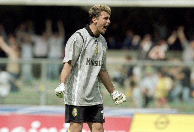4 Себастиан Фрей 21 милиона евро (4,4 милиона евро + Серджио Консейсао) От Интер в Парма през 2001 година. През 1998-а пък Интер дава 14 милиона евро на Кан за Фрей.