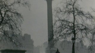 Nelson's_Column_during_the_Great_Smog_of_1952