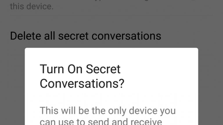 Отивате на екрана с профила си (човек в кръгче горе в дясно), слайдвате надолу и кликате на "Secret conversations" и ги разрешавате. След това се връщате на екрана за начало на ново съобщение (плюсът долу в дясно) избирате да пишете съобщение и най-горе в дясно кликате на катинара. Интерфейсът ще стане тъмен и сте готови да започнете.