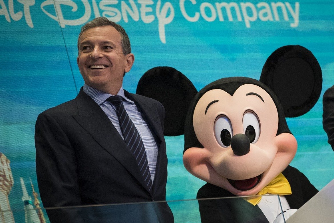 От Disney трудно ще се разделят с Айгър, тъй като бордът на директорите на компанията от години не може да му намери заместник.