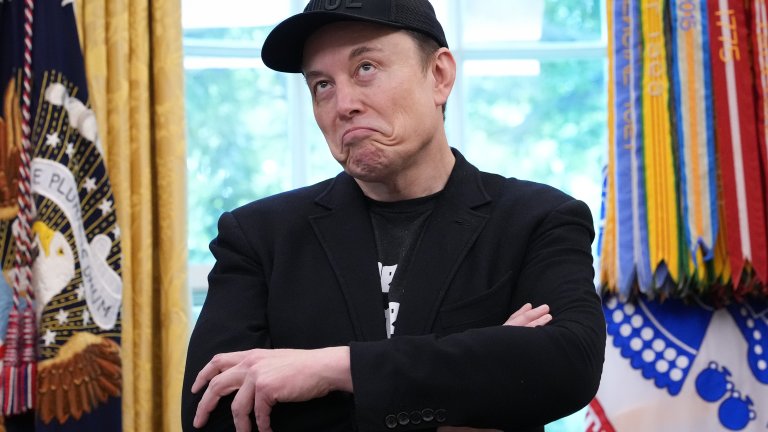 ...и редовно е съгласен с милиардера
