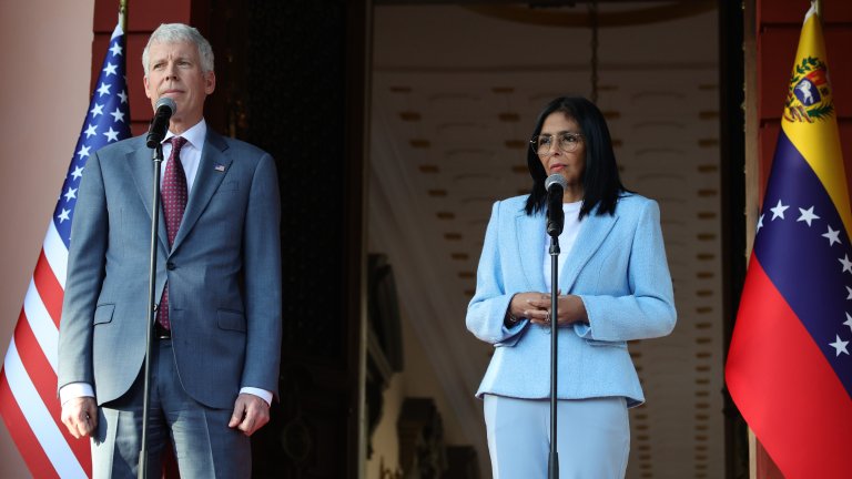 Целта е създаване на условия за мирен преход към демократично избрано правителство