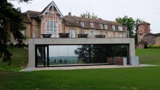 Шатото на академия Клерфонтен е мястото, където се изграждат някои от най-големите таланти на френския футбол.