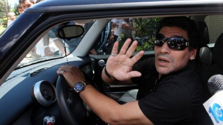 Сънародникът му Диего Марадона си издейства солидна компенсация, когато Наполи използва образа му нерегламентирано.