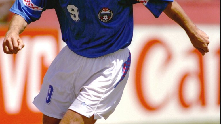 8. Русия - резервен екип (1994)
В Щатите през 1994 г. руснаците бяха решили да се представят с някаква ранна версия на екипа на Хърватия. Дизайнът на ръкавите и яката е озадачаващ, независимо че става въпрос за резервен екип.