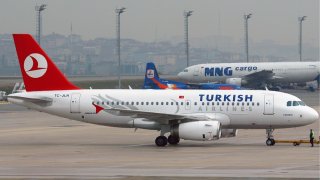 Turkish_Airlines_Airbus_A319_KvW