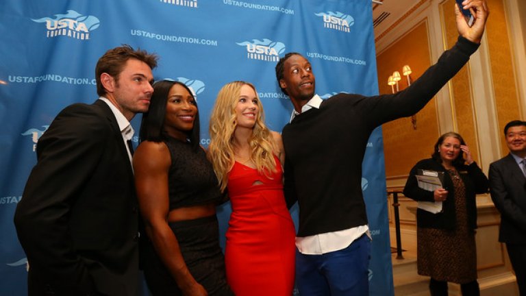 Серина и Возняцки грейнаха с усмивки по време на признанието на Шарапова