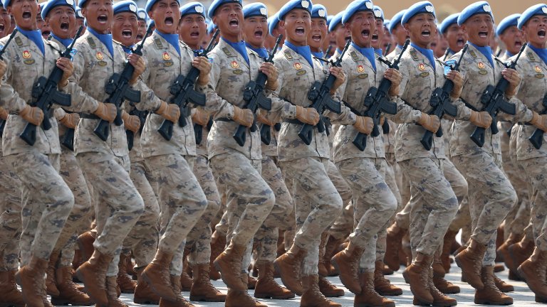 Китай събра приятелите си за пищен военен парад (снимки)