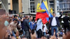 Не, не са. Просто им е писнало от Мадуро.
На снимката: самообявилият се за временно изпълняващ длъжността президент Хуан Гуайдо. Снимка: Getty