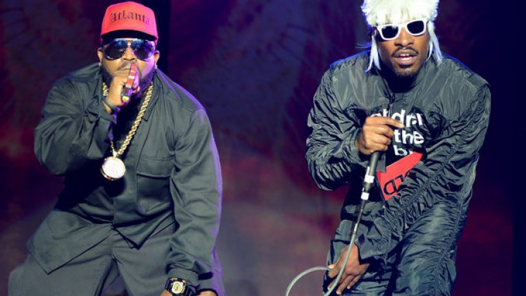 10 The Hard Way на Outkast
Когато Outkast триумфално се завърнаха на сцената за турне на 40 фестивала това лято, всеки любител на хип-хопа чакаше със спотаен дъх дали те няма да оповестят и излизането на злополучния "10 The Hard Way". Дуото планираше албумът да бъде продуциран изцяло от Organized Noize, продуцентите, отговорни за превърналия се в жива класика първи техен албум "Southernplayalisticadillacmuzik", и за по-късния им хит "So Fresh, So Clean". Групата обаче се разпада, преди да вложи каквито и да е сериозни усилия в албума, и няма планове да се връща в студиото в близко бъдеще.
"Помня, че на 25 си казвах: 'Не искам да бъда 40-годишен рапер'," заяви наскоро Andre 3000 пред New York Times. "Е, сега съм на 39, и все още вярвам в това. Толкова голям фен съм на рапа, че не искам в него да прониква стара кръв."
За сметка на това нови албуми на Big Boi предстои да излизат колкото щеш. Той не може да бъде спрян, и все така си остава трепач.