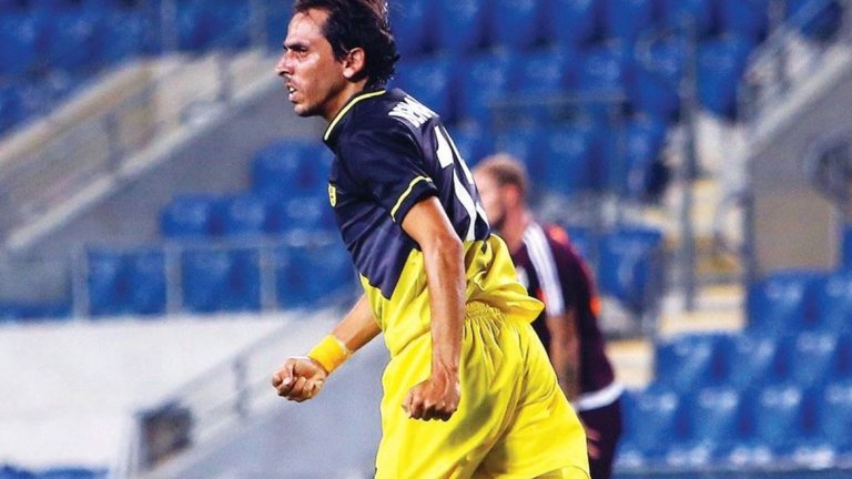 Йоси Бенаюн
След като прекара шест години в, на практика, всеки елитен лондонски тим във Висшата лига, Бенаюн се завърна в Израел. В момента кара втория си в Бейтар Йерусалим, като този сезон ще бъде последният в кариерата му.