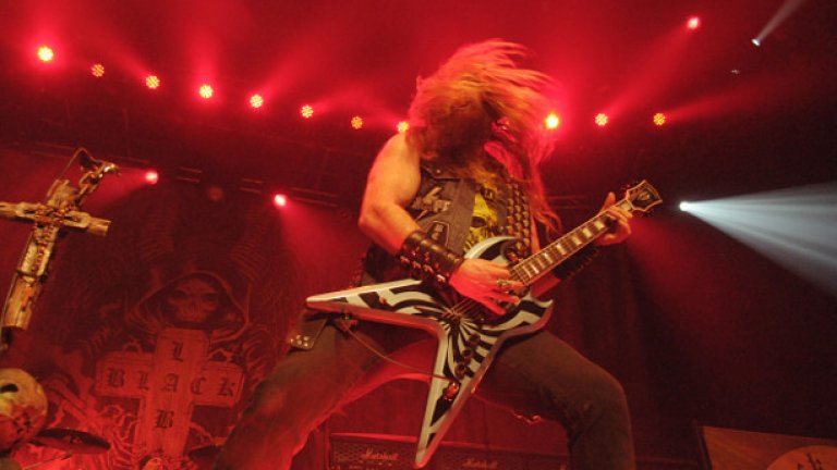 Zakk Wylde
За бунтар като родения в Ню Джърси Джефри Уийлънд правилата не важат. Именно затова сценичното име на фронтмена на Black Label Society и бивш китарист на Ози му пасва идеално. И изобщо не му обяснявайте, че "wild" не се пише така!