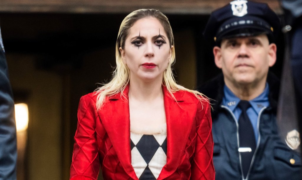 Чакаме я и като Харли Куин