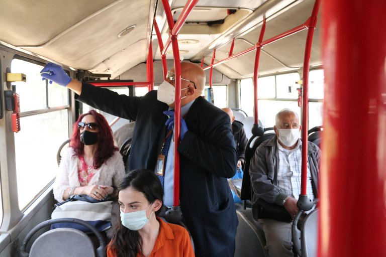 Все по-рядко ще се ползва традиционното хартиено билетче в столичния градски транспорт.