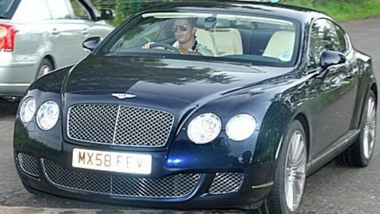Bentley GT Speed
През следващата 2009-а най-скъпата придобивка в автопарка му бе това Bentley за 220 000 долара. Впоследствие обаче португалецът реши да се раздели с автомобила и го обяви за продан. Хубавото на луксозните автомобили е, че с годините цената им не пада, особено ако са били собственост на суперзвезда от калибъра на CR7.