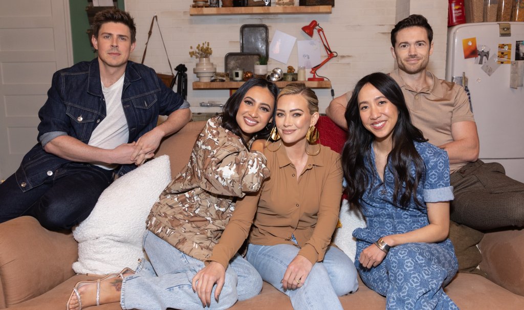 “Как се запознах с баща ви”
Тази концепция за сериал също не показва огромен размах при въображението. Стъпва се върху името на оригиналното шоу - “Как се запознах с майка ви”, рециклиран е и режисьорът Памела Фрийман, но от хумора не е останала и следа.
Продължението на “Как се запознах с майка ви” - “Как се запознах с баща ви” два сезона предлага блудкава, расово разнообразна и скучна алтернатива на сериала, който ни разсмиваше преди 10 години. 
За да замажат провала, във втория сезон на “Как се запознах с баща ви” е извикан Нийл Патрик Харис, който отново да изиграе Барни Стинсън, но едва ли и той ще успее да спаси положението.