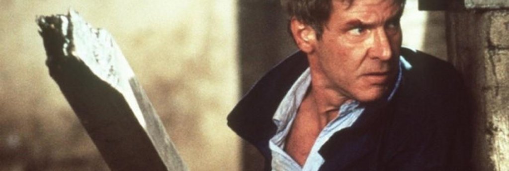 10. "Реална опасност" (Clear and Present Danger, 1994)
Много актьори са играли знаменития герой на Том Кланси – Джак Райън, сред които Алек Болдуин и Бен Афлек. Но онзи герой, с когото зрителите най-силно се асоциират е изигран именно от Форд във филма на Филип Нойс от 1994-та. Този криминален екшън е третият филм за Джак Райън и вторият, в който участва Форд в главната роля – и е много добър, защото в най-голяма степен улавя духа на героите от романите на Кланси, а на Форд някак много естествено му се получава да играе зрял екшън герой.