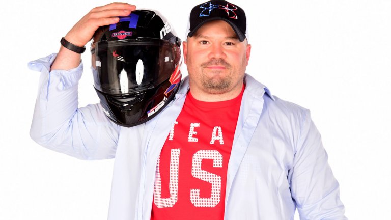 Причините за смъртта на Стивън Холкомб все още не се съобщават. В миналото той е правил опит за самоубийство