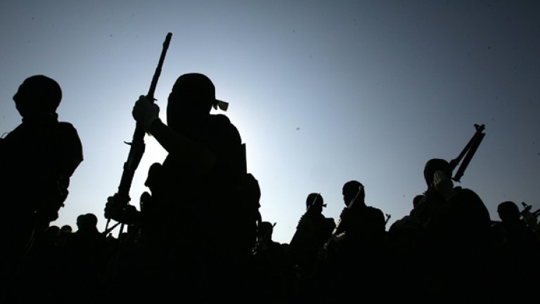 Терористи-самоубийци отворили килиите на членове на "Ал Кайда"