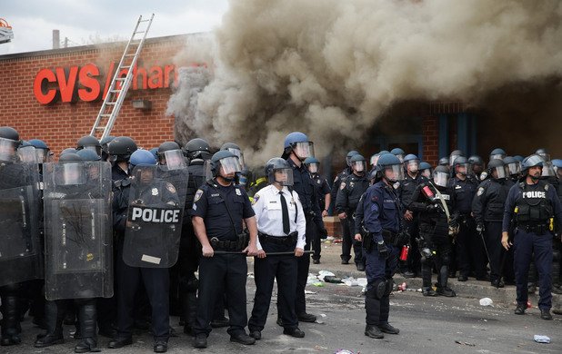 Бунтове и извънредно положение в Балтимор