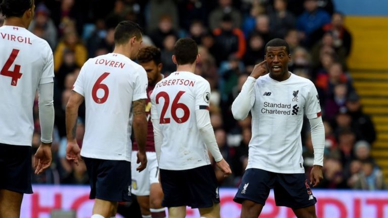 Изнервени от развоя на мача, футболистите на Ливърпул имаха противоречия, но накрая успяха да се преборят за победата.