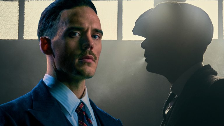 "Peaky Blinders", пети сезон
Криминалната сага на Стивън Найт следва историята на семейство Шелби в Англия след края на Първата световна война. Снимките на новия сезон започнаха в края на миналата година и в този сезон ще стигнем до избухването и на втория световен конфликт. В новите епизоди участват Сам Клафин, Аня Тейлър-Джой, Емет Сканлан, Нийл Маскел, Кейт Дики и други.