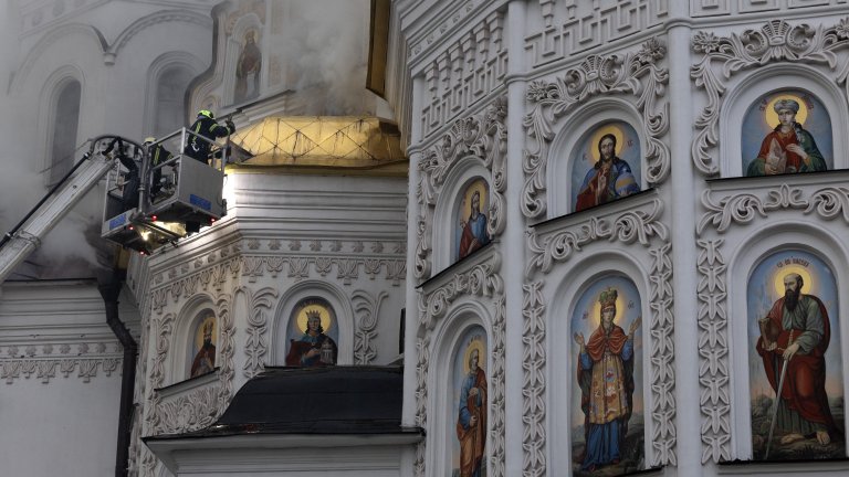 Русия бомбардира Киевско-Печорската лавра - един от най-древните манастири на Европа (СНИМКИ)