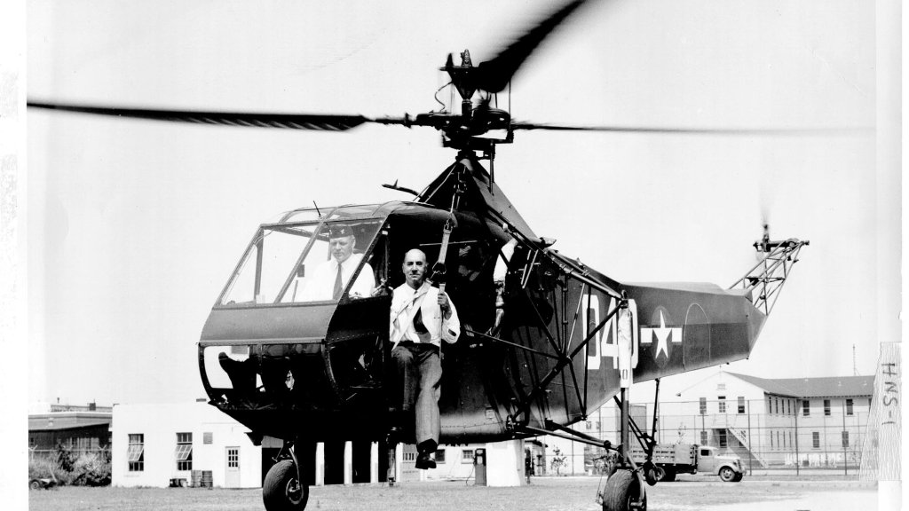 Igor_Sikorsky_in_a_U.S._Coast_Guard_HNS-1,_14_August_1944_(232-8)