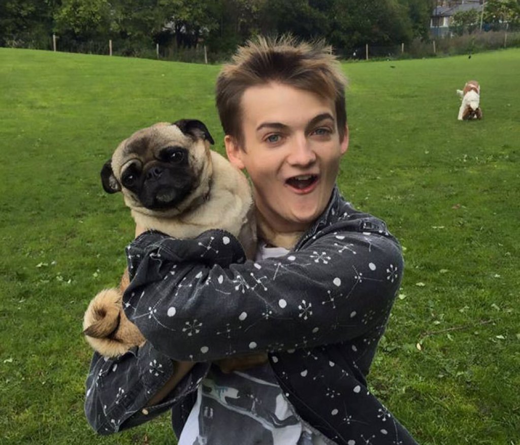 joffrey-hug-pug-photoshop-battle-3