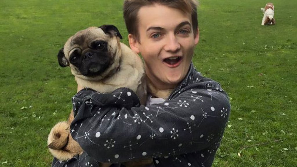 joffrey-hug-pug-photoshop-battle-3