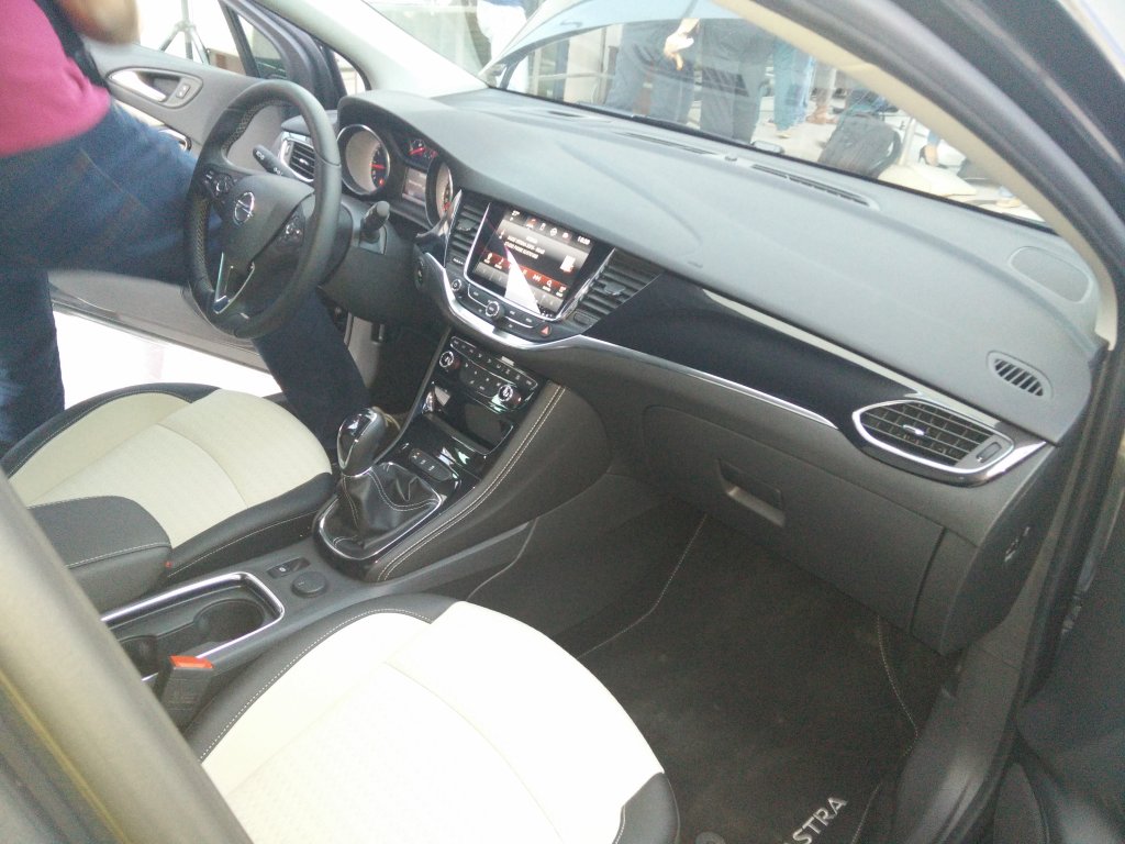 Opel OnStar и IntelliLink са безценни в шофирането