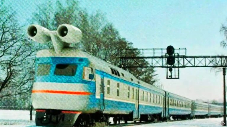 Този Франкенщайн е опитът на Съветския съюз за влак с турбореактивни двигатели