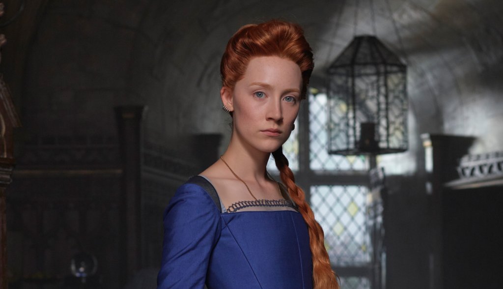 Сърша Ронан като кралица Мери в \"Mary, Queen of Scots\". И като стана дума за братовчедката на Елизабет, няма как да не очакваме и изпълнението на Сърша Ронан като Мери Стюарт. Засега всички предвиждат номинации за \"Оскар\" и за двете актриси. 
Пре