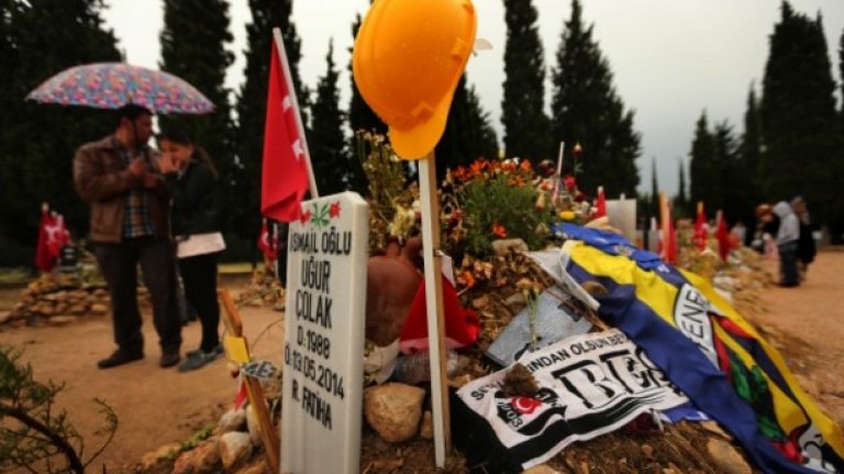 301 души загинаха в мината Ейнез в Западна Турция на 13 май 2014 г. 