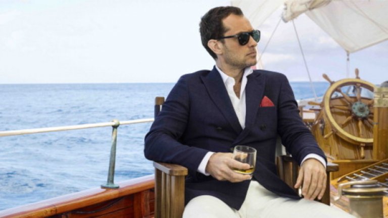 Лидер в класацията се оказва 42-годишният Джъд Лоу