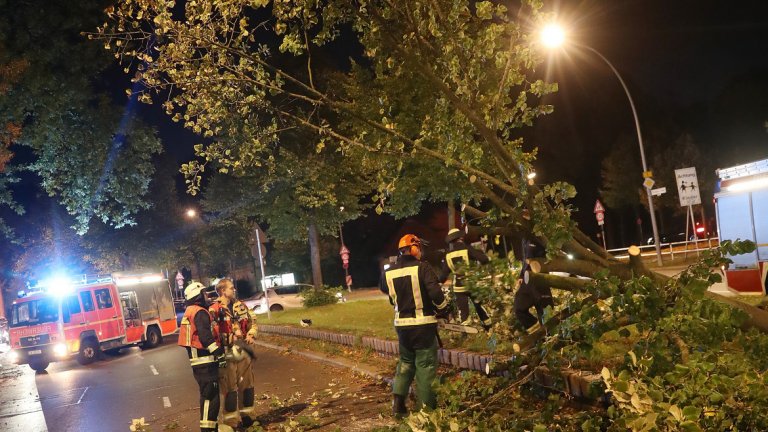 Най-малко седем загинали при буря в Германия
