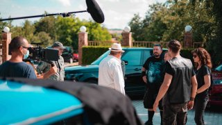 Новият филм на режисьора Виктор Божинов събира шарен актьорски състав и размива жанровете