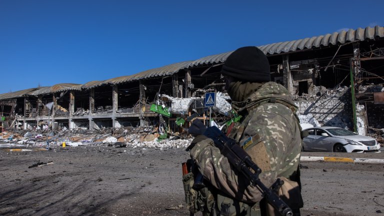 Руската армия продължава да има съществени затруднения в опитите си да обгради Киев