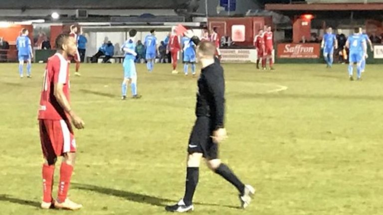 Санчес Уот си изпати без вина... Все пак реферът поправи грешката си.